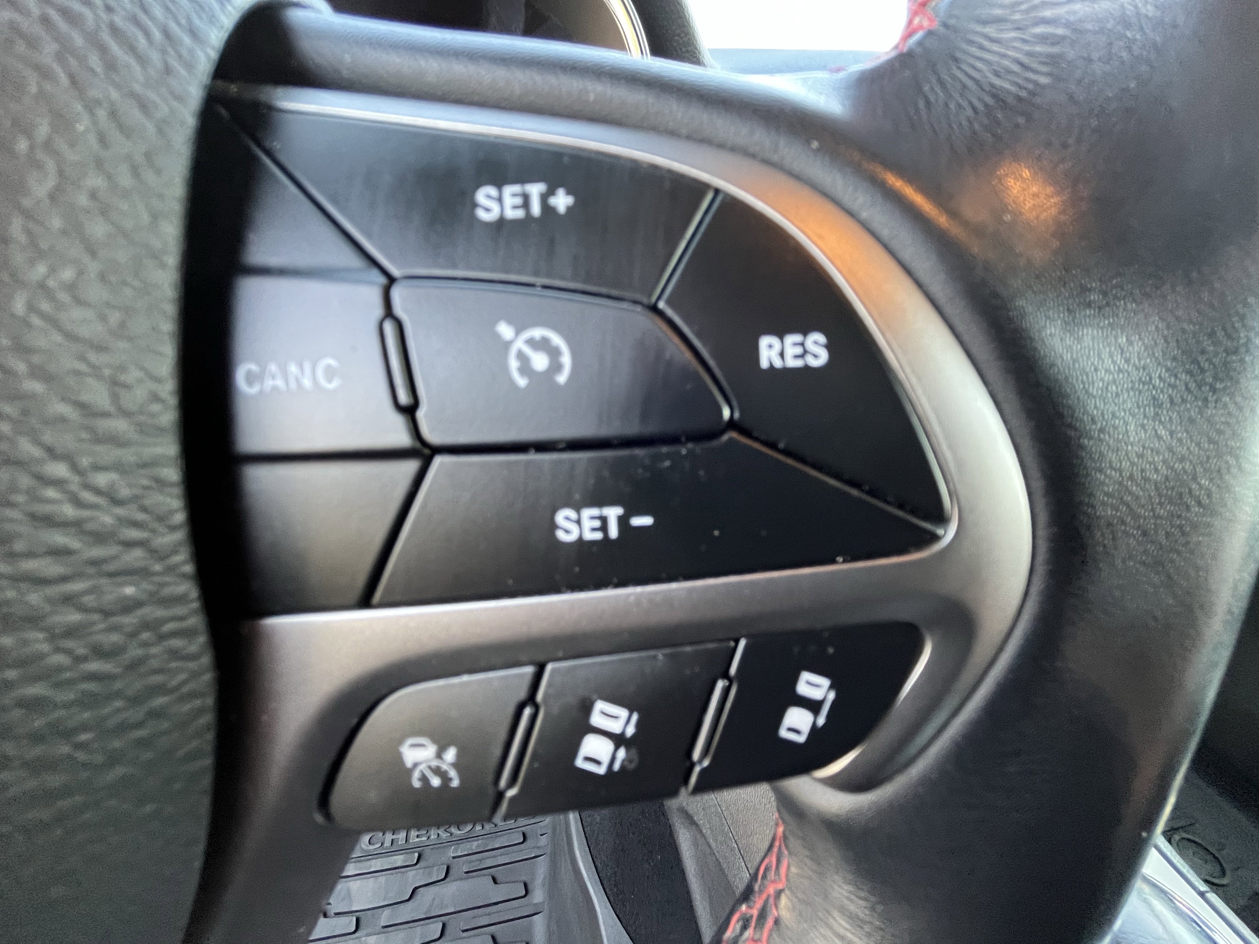 Used 2021 Jeep Grand Cherokee Trailhawk w/ Trailhawk Luxury Group AWD/4WD image 21