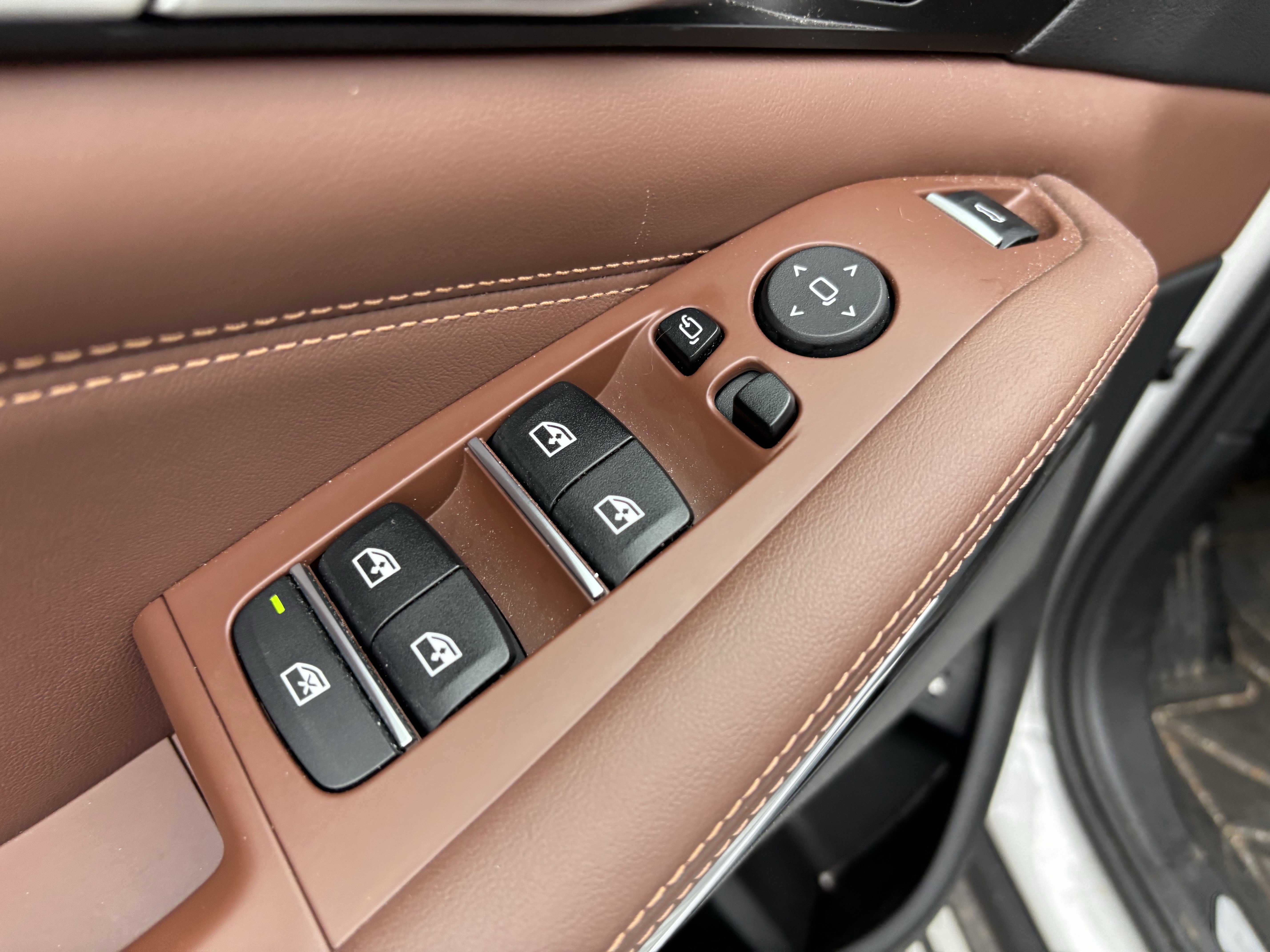 Certified 2023 BMW X5 xDrive45e w/ Executive Package image 15