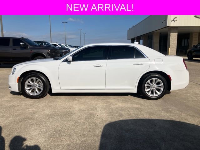 Used 2023 Chrysler 300 Touring image 4