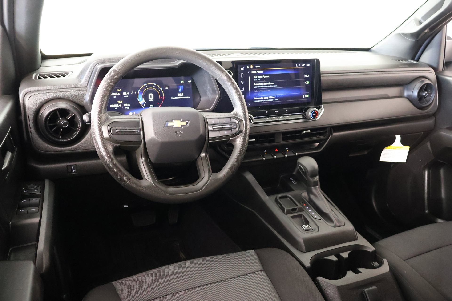 Used 2024 Chevrolet Colorado W/T image 2