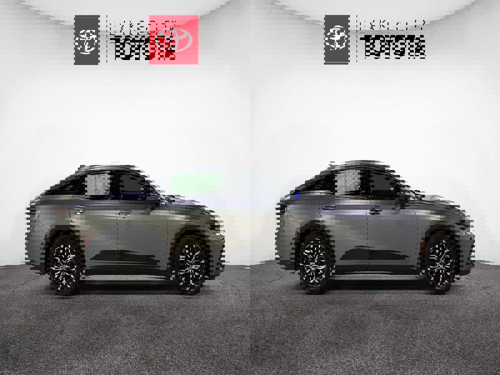 Used 2023 Toyota Crown Limited image 9