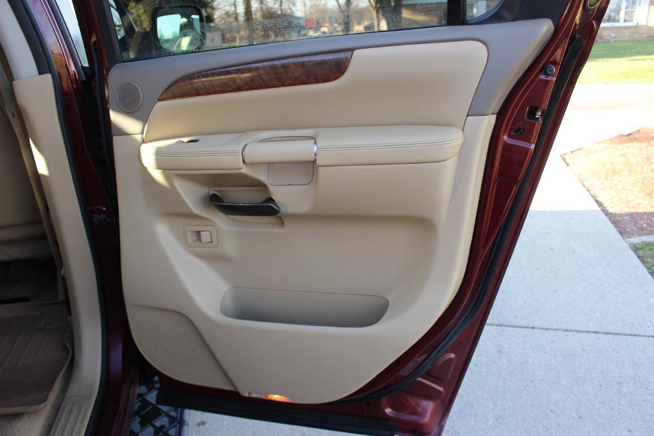 Used 2011 Nissan Armada Platinum w/ 2nd Row Captain Seat Pkg image 35