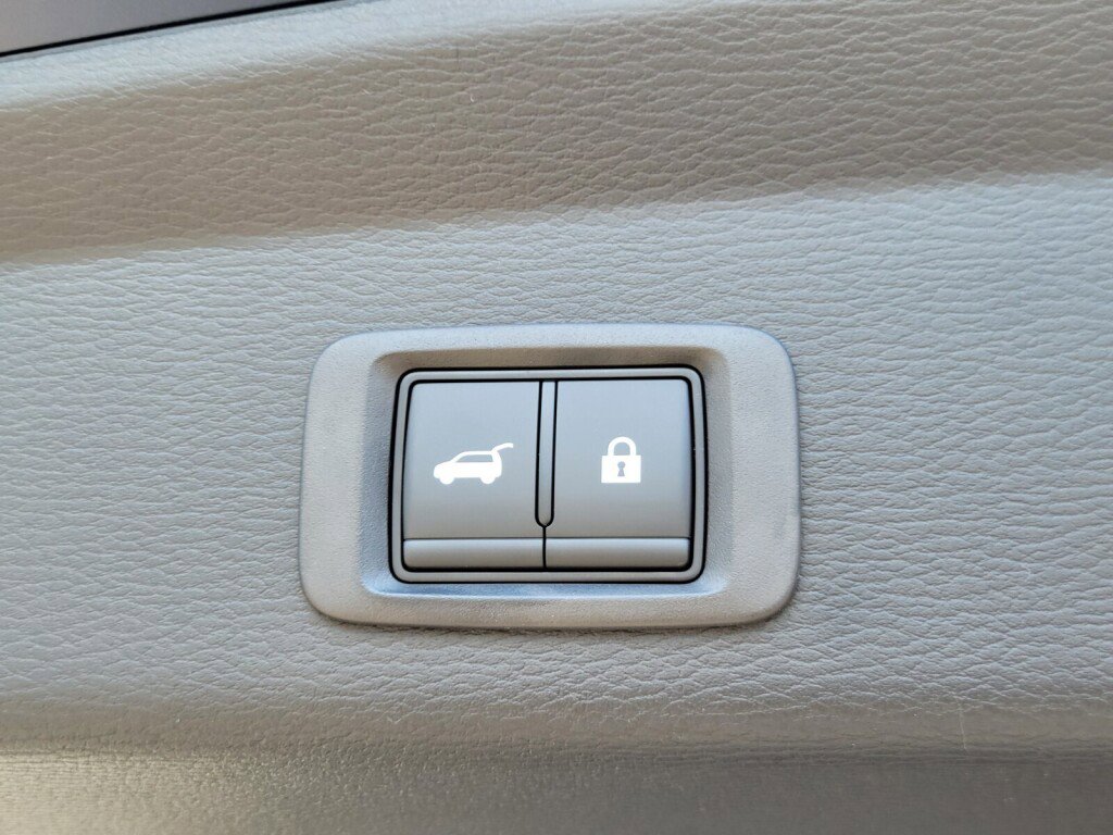 New 2025 Mitsubishi Outlander SE image 34