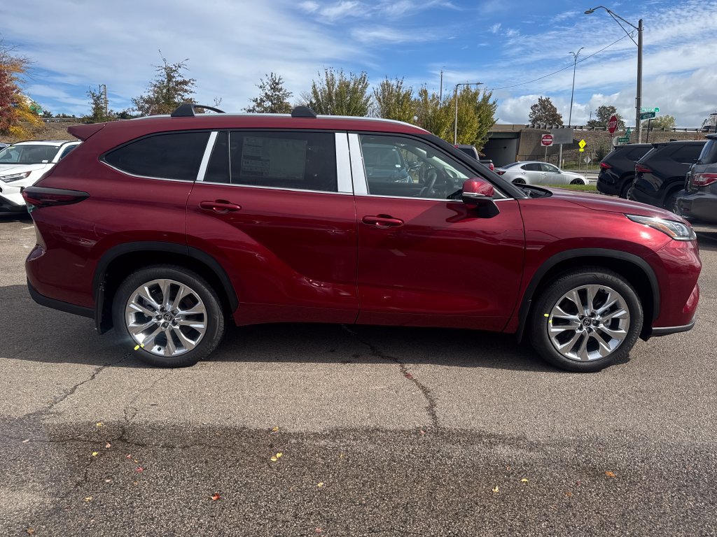 New 2026 Toyota Highlander Limited AWD/4WD image 8