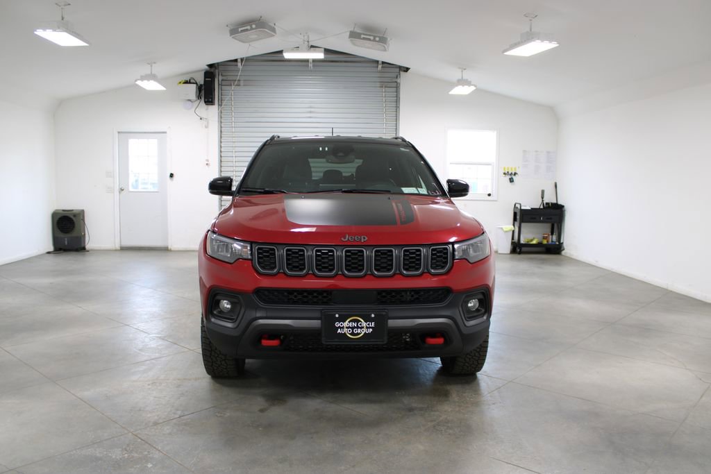 Used 2025 Jeep Compass Trailhawk image 3