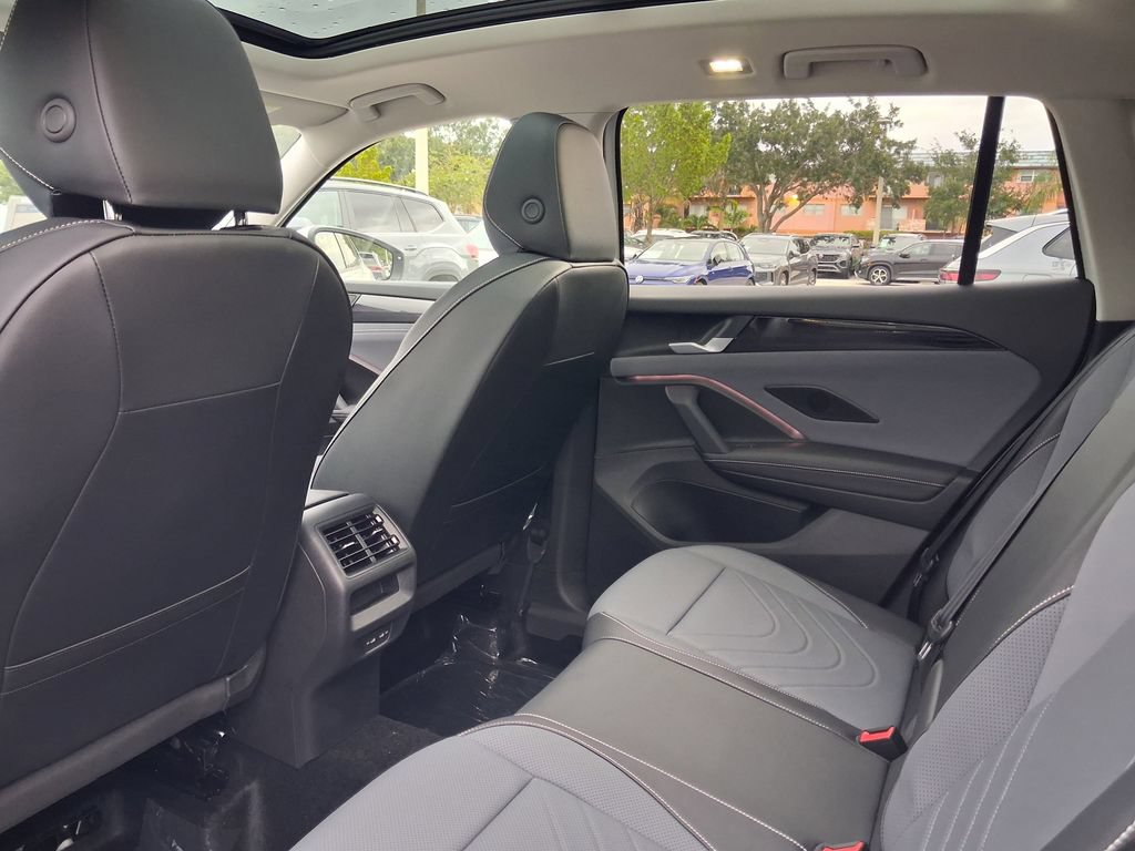 New 2026 Volkswagen Tiguan SE FWD image 5
