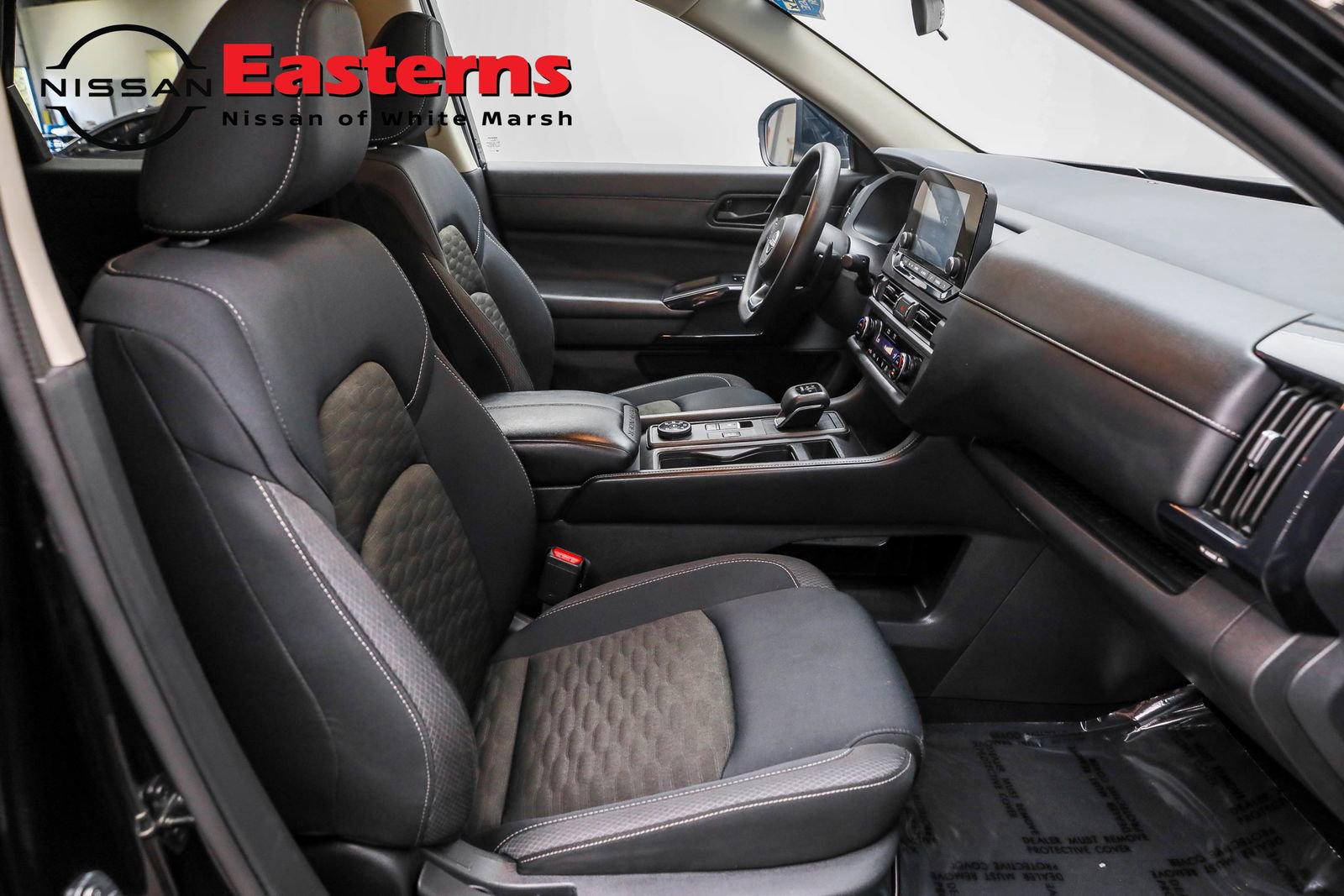 Used 2024 Nissan Pathfinder S image 30