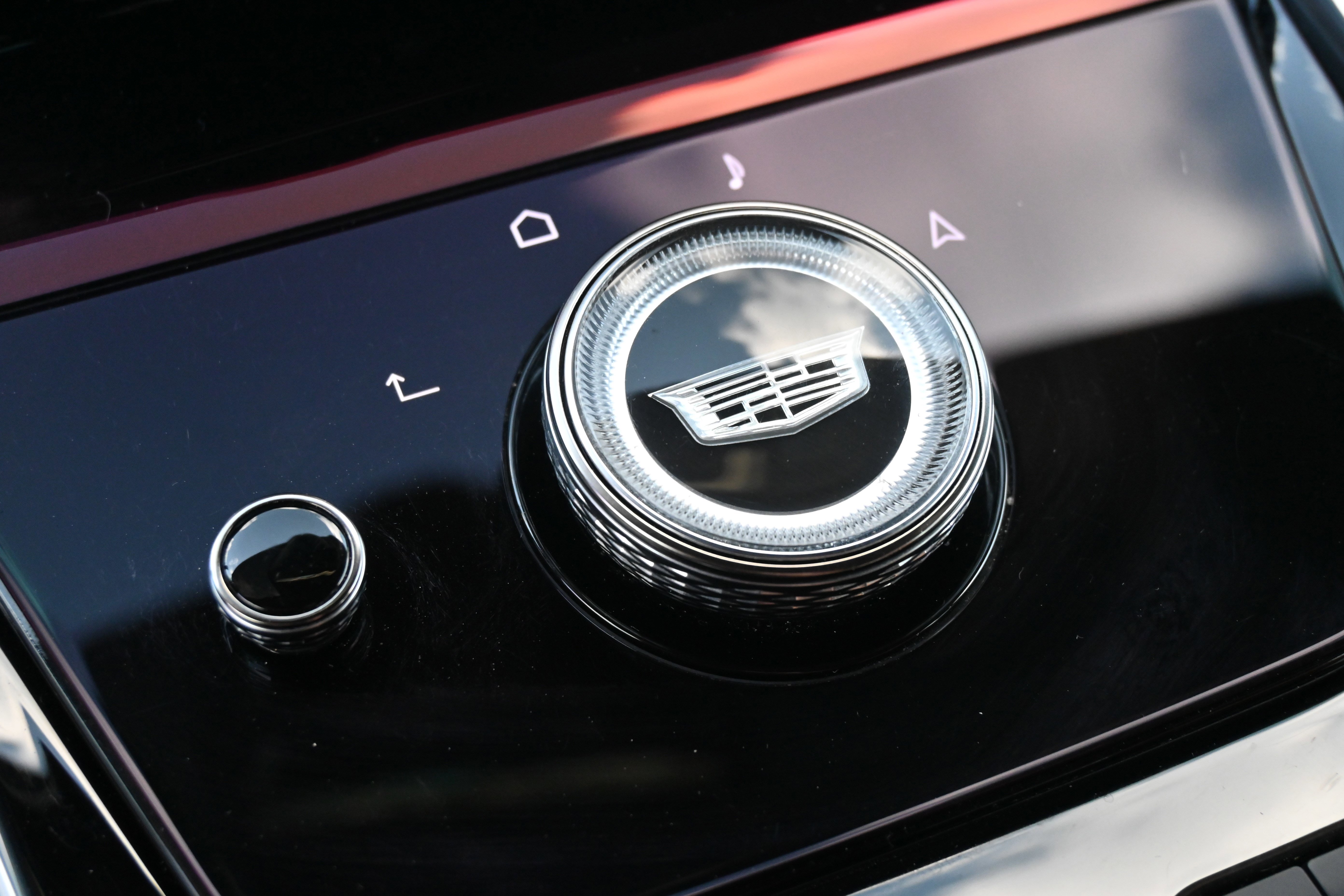 Used 2025 Cadillac Escalade Premium Luxury w/ Touring Package image 23