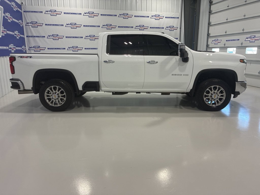 Used 2025 Chevrolet Silverado 2500 LTZ w/ LTZ Premium Package AWD/4WD image 9