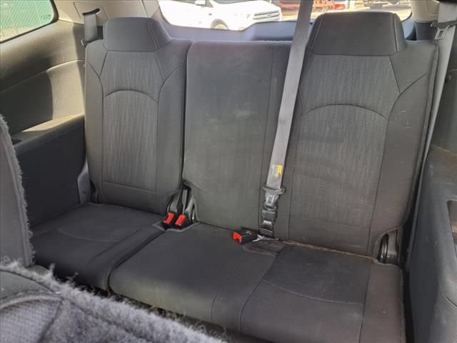 Used 2015 Chevrolet Traverse LT w/ Style and Technology Package FWD image 9