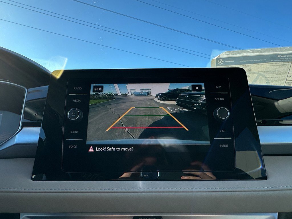New 2025 Volkswagen Taos SE image 24