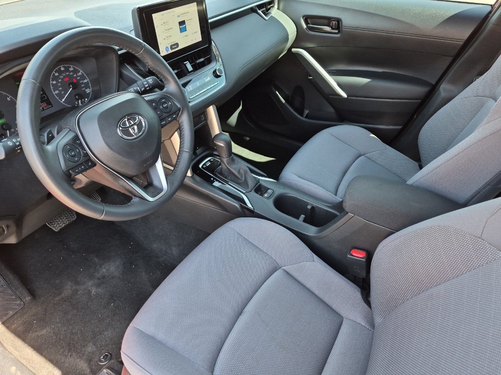 Used 2024 Toyota Corolla Cross AWD Hybrid image 9