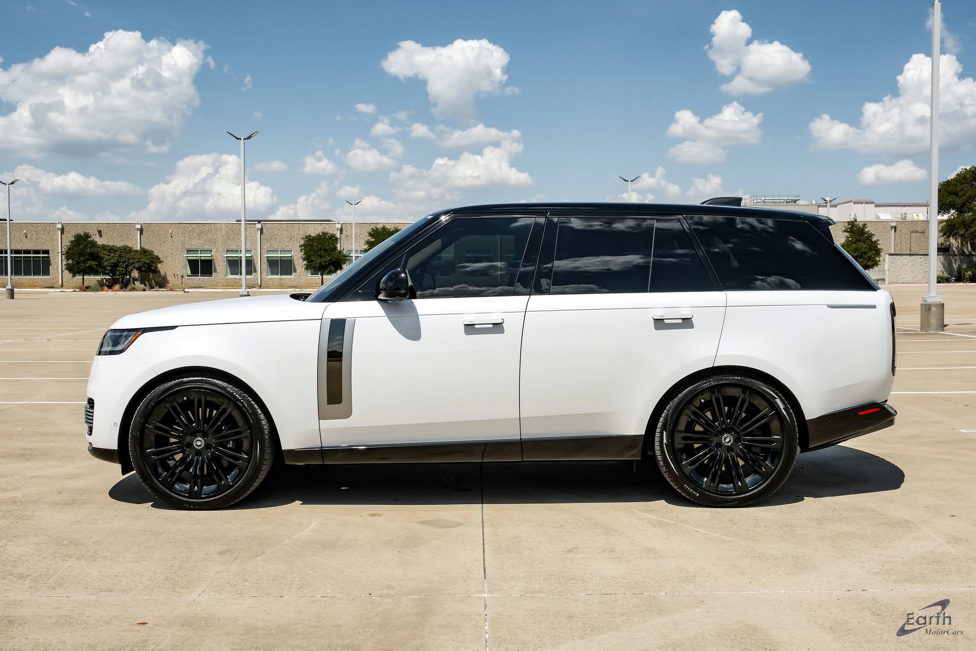 Used 2024 Land Rover Range Rover SV AWD/4WD image 7