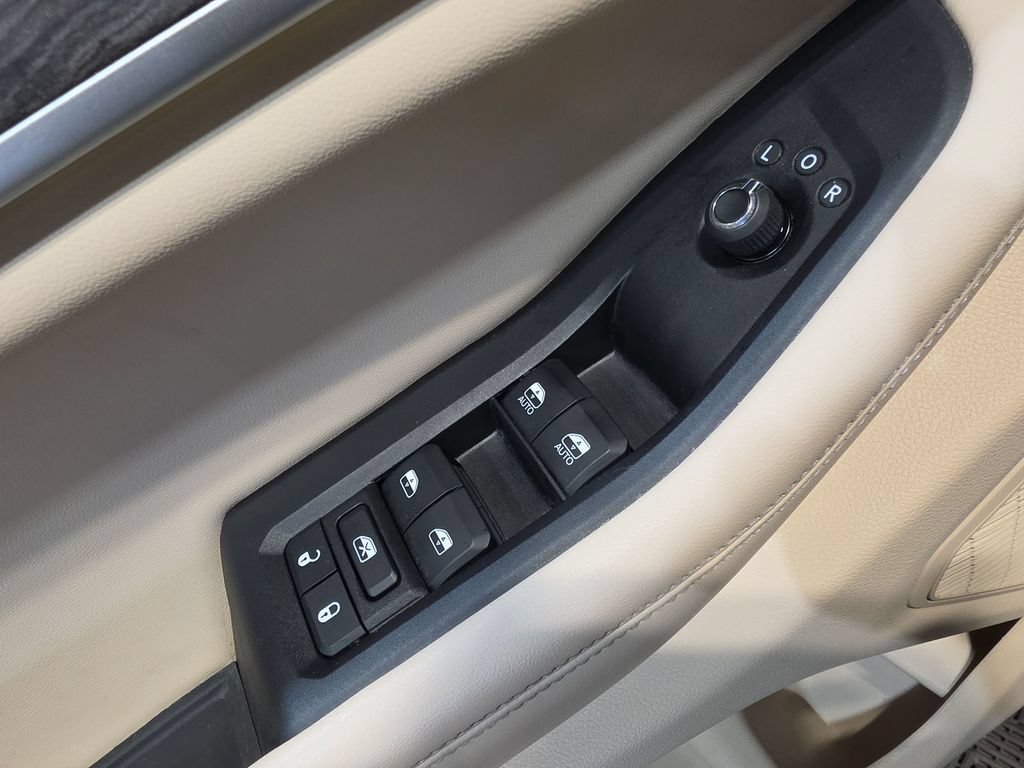Used 2023 Jeep Grand Cherokee Limited w/ MOPAR Finishing Package AWD/4WD image 15