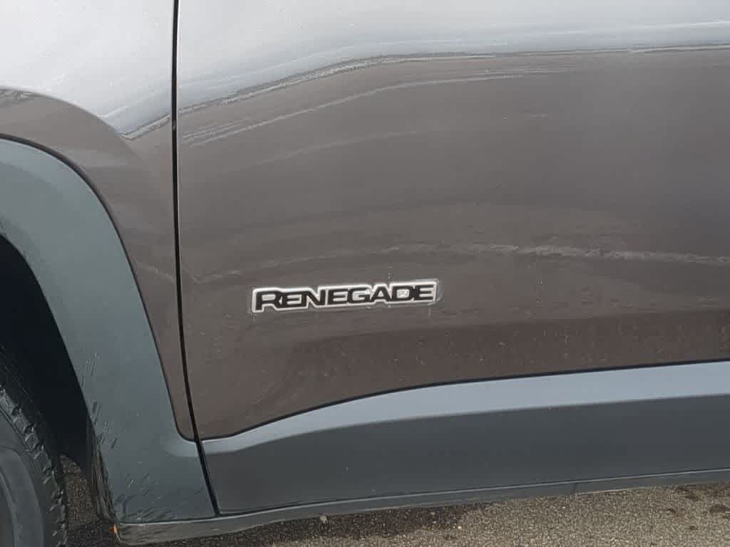 Used 2017 Jeep Renegade Latitude w/ Cold Weather Group AWD/4WD image 11