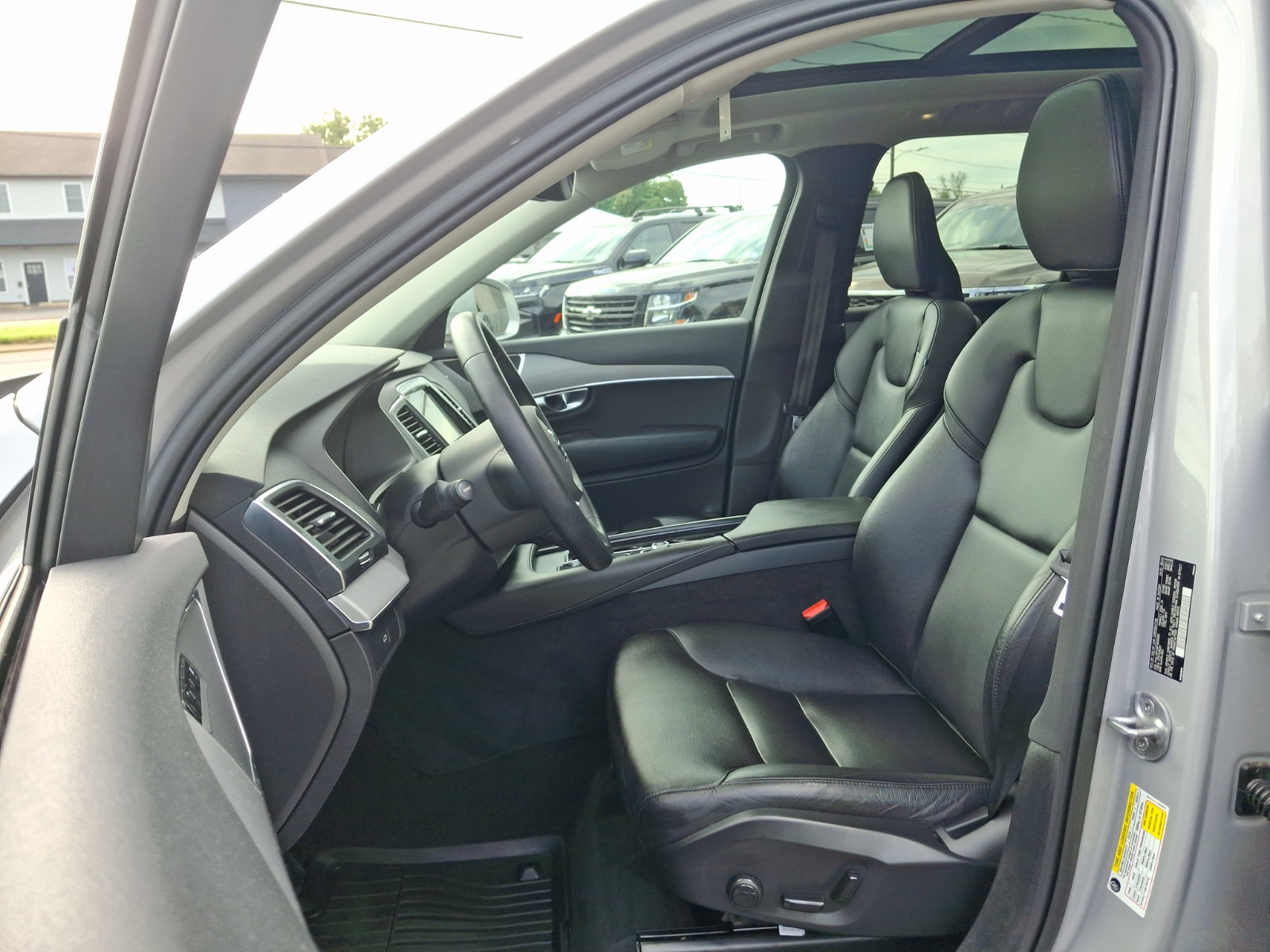 Used 2023 Volvo XC90 B5 Core w/ Protection Package Premier AWD/4WD image 14