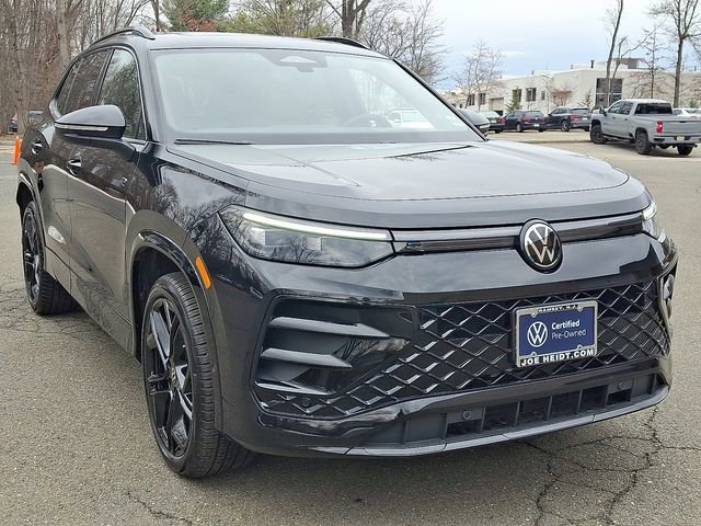 Certified 2025 Volkswagen Tiguan SE R-Line AWD/4WD image 2