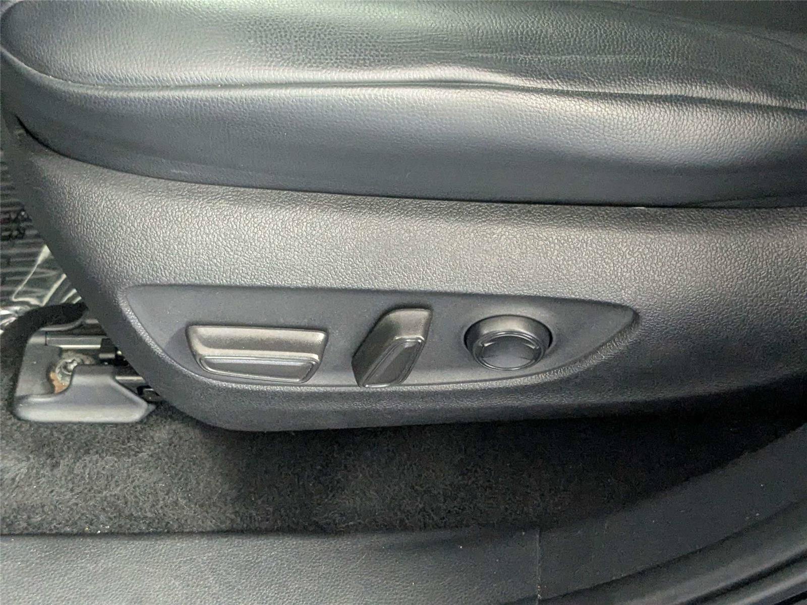 Used 2021 Toyota Highlander XLE FWD image 13