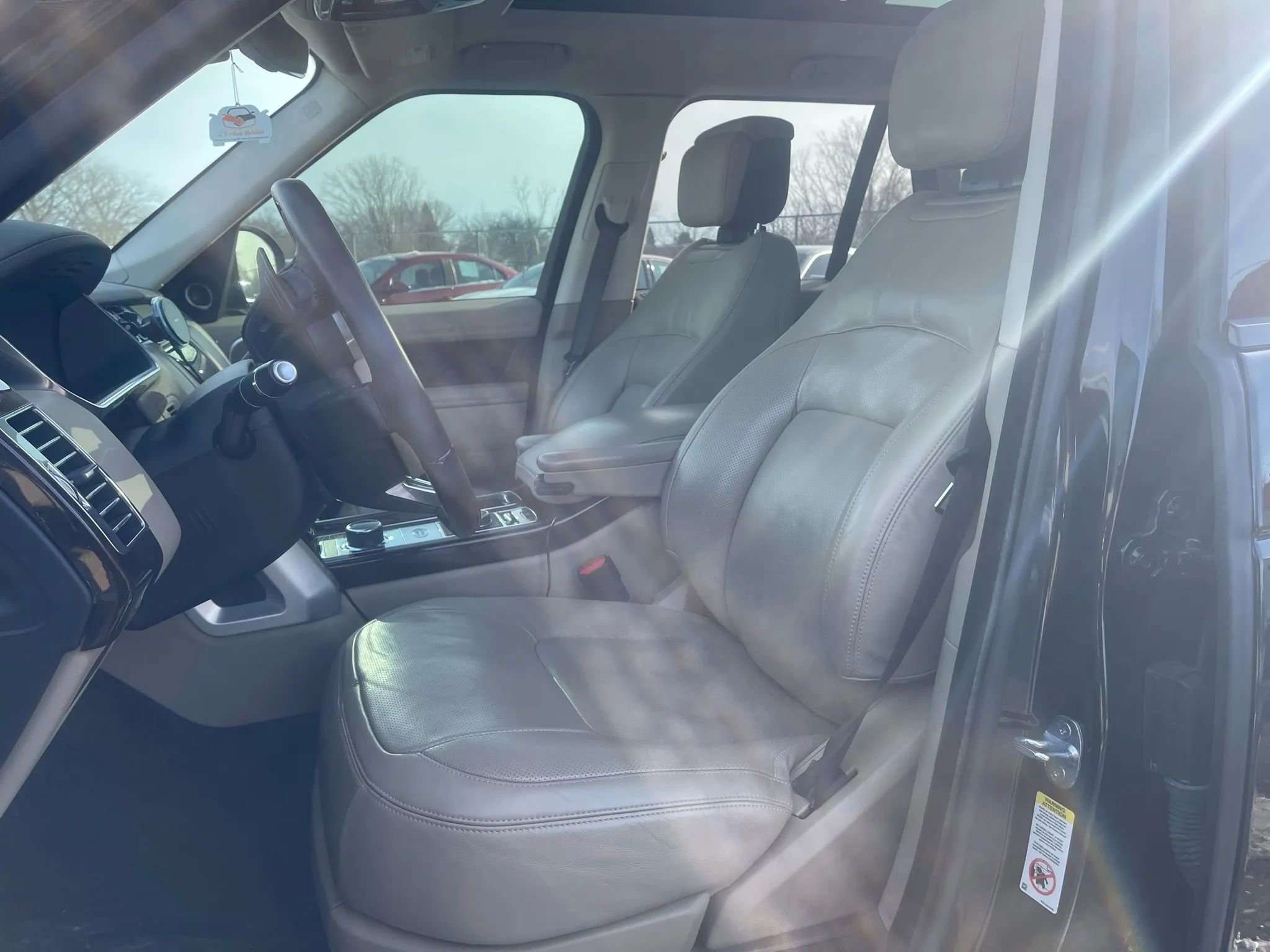 Used 2018 Land Rover Range Rover HSE image 15