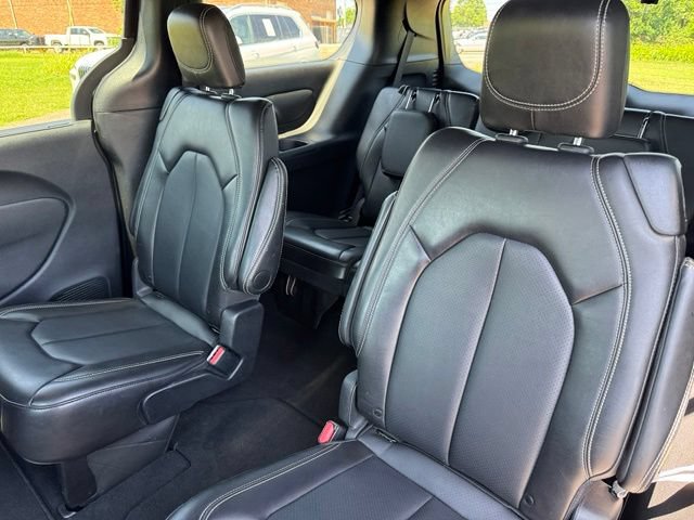 Used 2025 Chrysler Pacifica Select FWD image 12