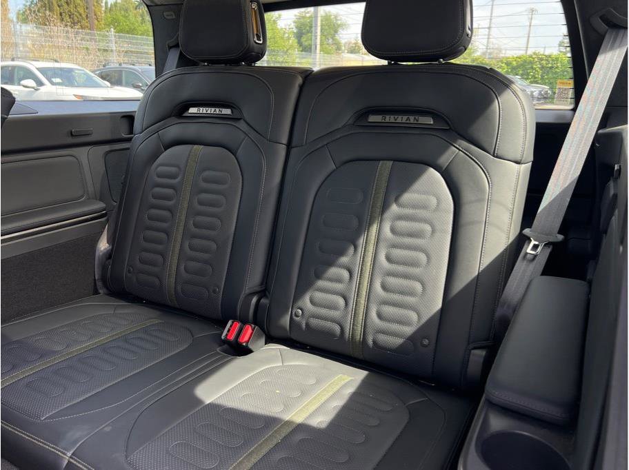 Used 2024 Rivian R1S Adventure image 12