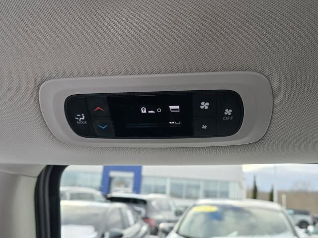 Used 2017 Chrysler Pacifica Touring image 14