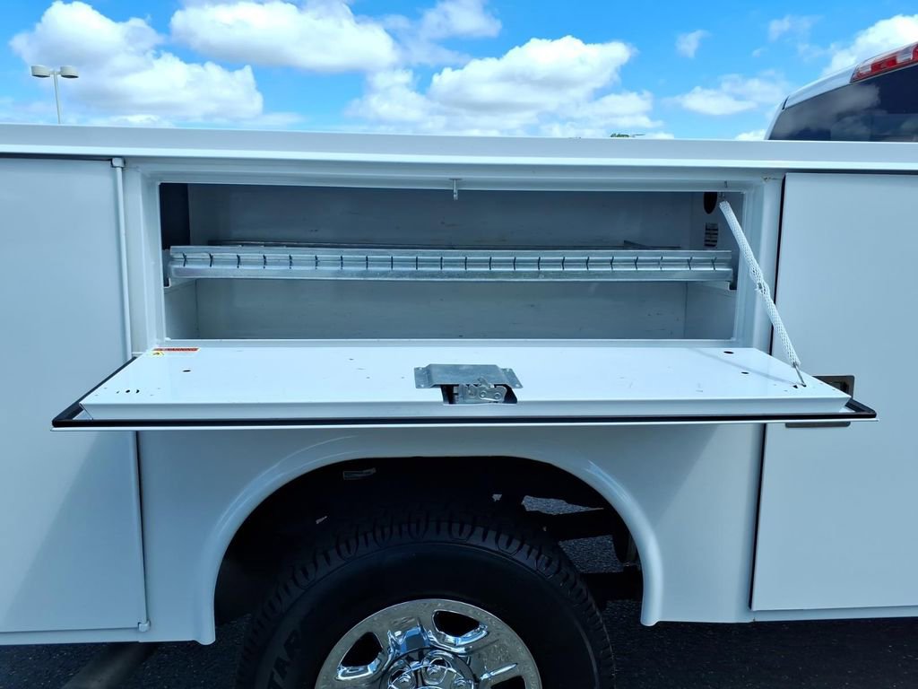 Used 2023 RAM 3500 Tradesman w/ Chrome Appearance Group AWD/4WD image 19