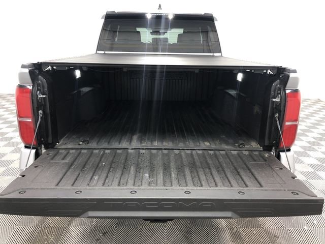 Used 2025 Toyota Tacoma SR5 AWD/4WD image 24