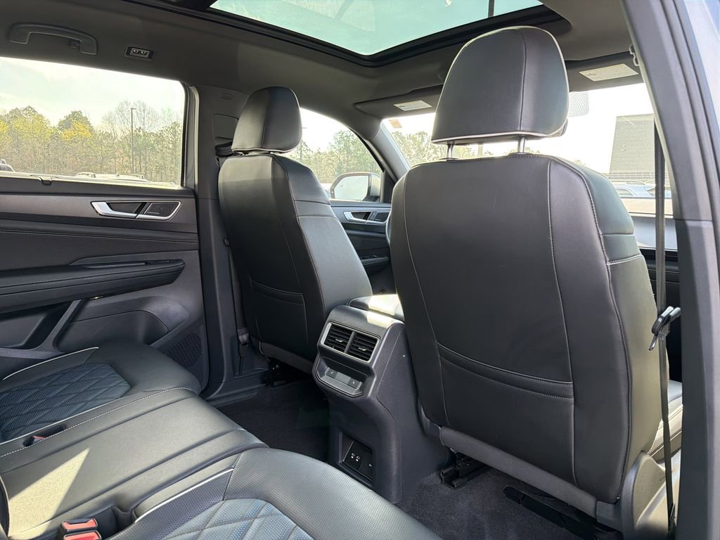 Used 2025 Volkswagen Atlas Cross Sport SEL Premium R-Line image 18