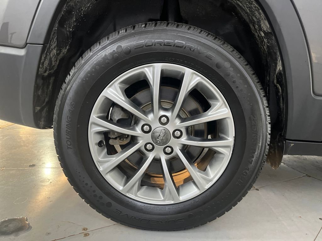 Used 2019 Jeep Cherokee Latitude Plus image 17