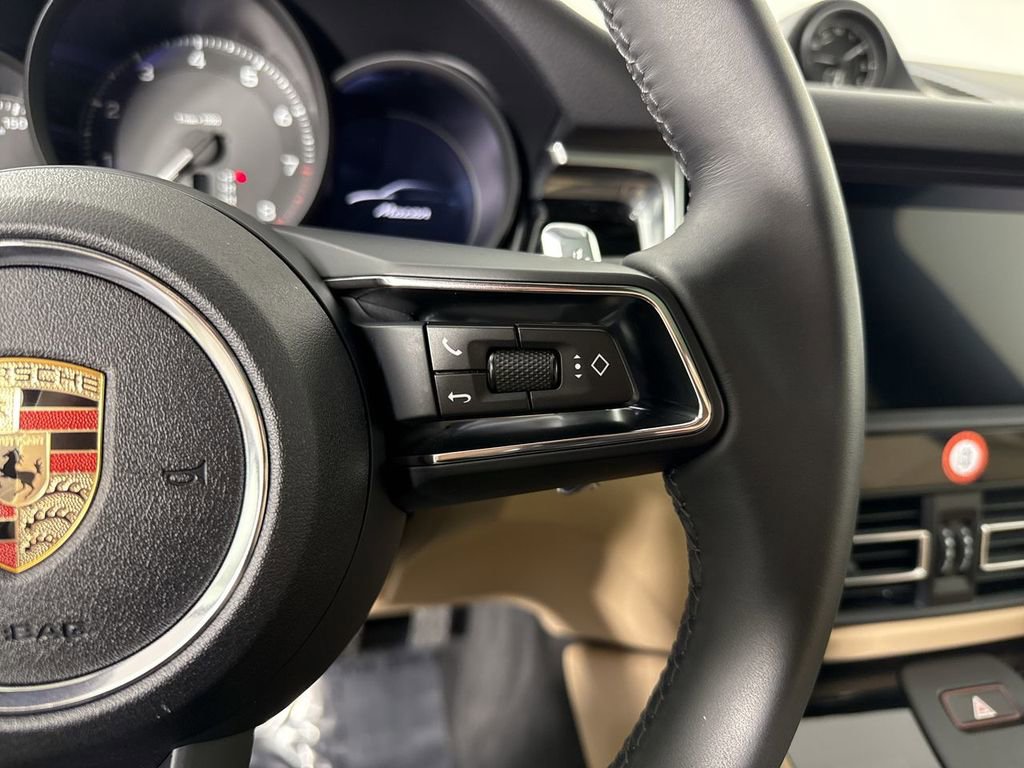 Certified 2025 Porsche Macan image 39