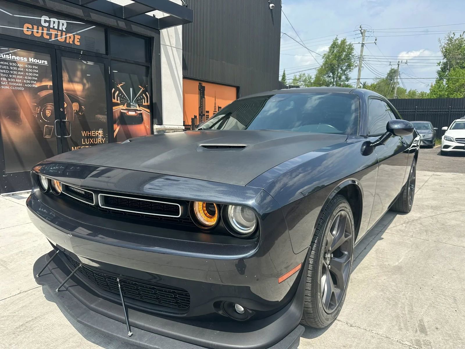 Used 2018 Dodge Challenger SXT Plus RWD image 1