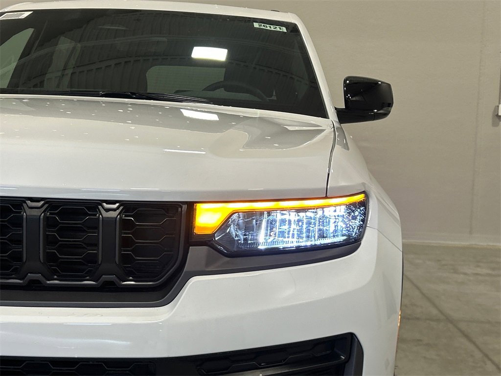 New 2026 Jeep Grand Cherokee Laredo image 10