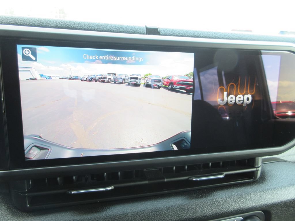 Used 2025 Jeep Gladiator Sport AWD/4WD image 19