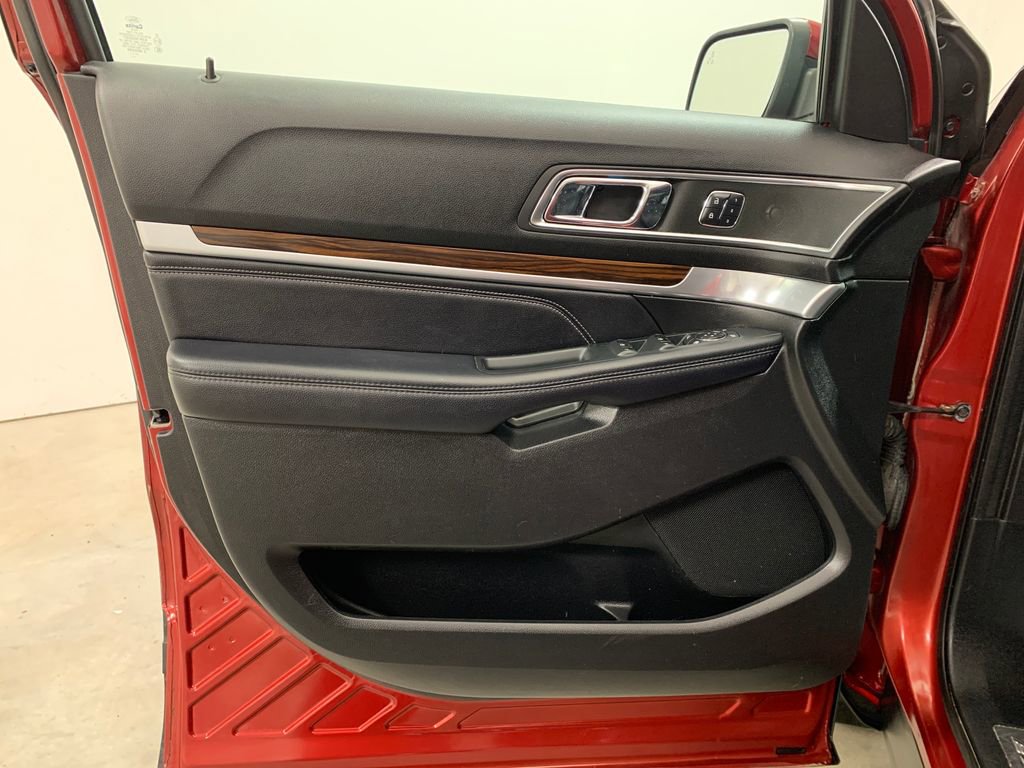 Used 2018 Ford Explorer Limited w/ Equipment Group 301A AWD/4WD image 16