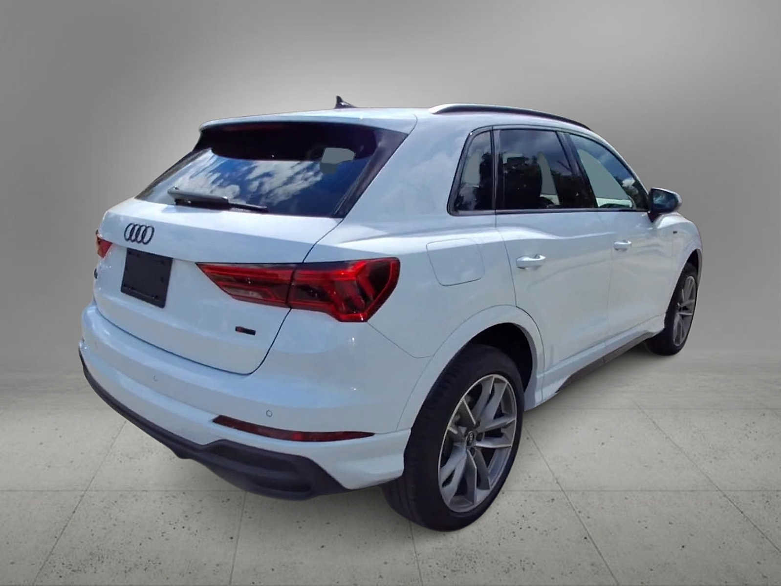 Used 2024 Audi Q3 2.0T Premium Plus w/ Premium Plus Package AWD/4WD image 8