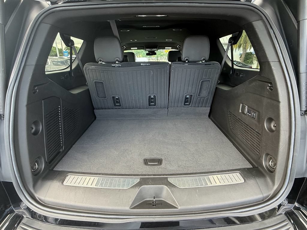 Certified 2024 Chevrolet Suburban RST w/ Luxury Package AWD/4WD image 16