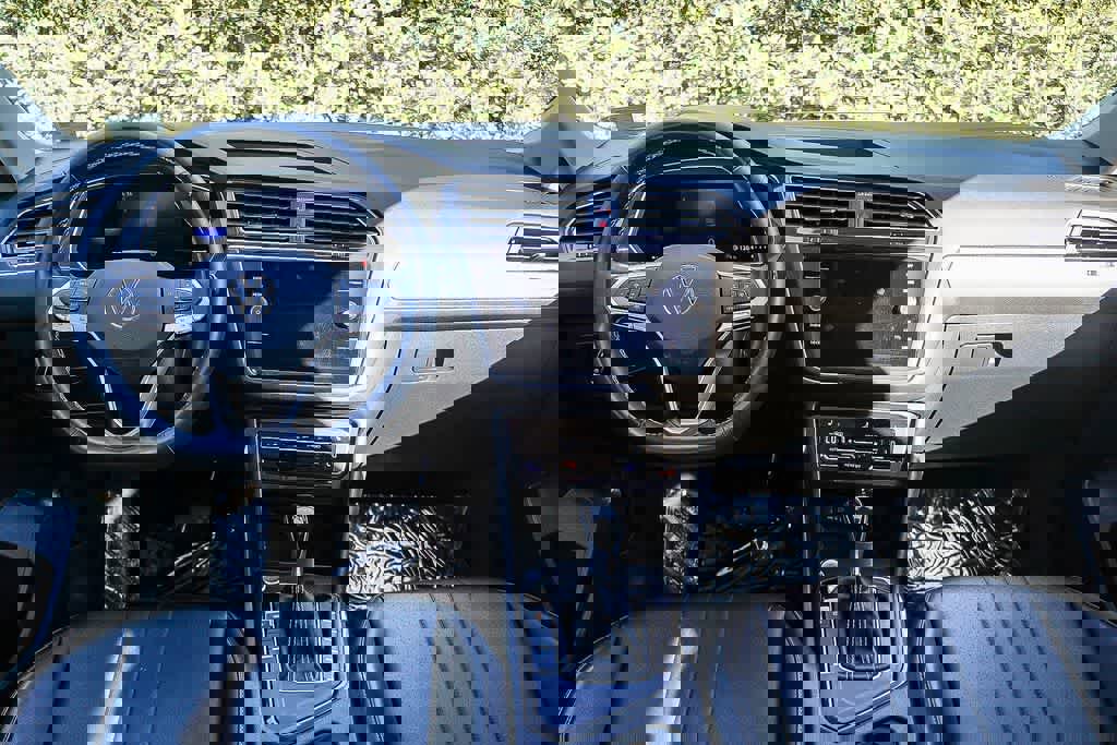 Used 2022 Volkswagen Tiguan SE image 12