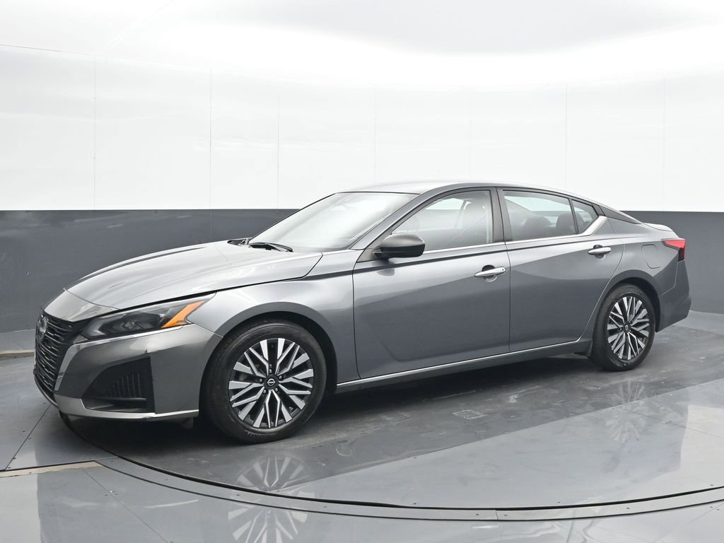 Used 2024 Nissan Altima 2.5 SV image 2