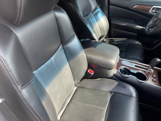 Used 2017 Nissan Pathfinder Platinum w/ Midnight Edition Package FWD image 14