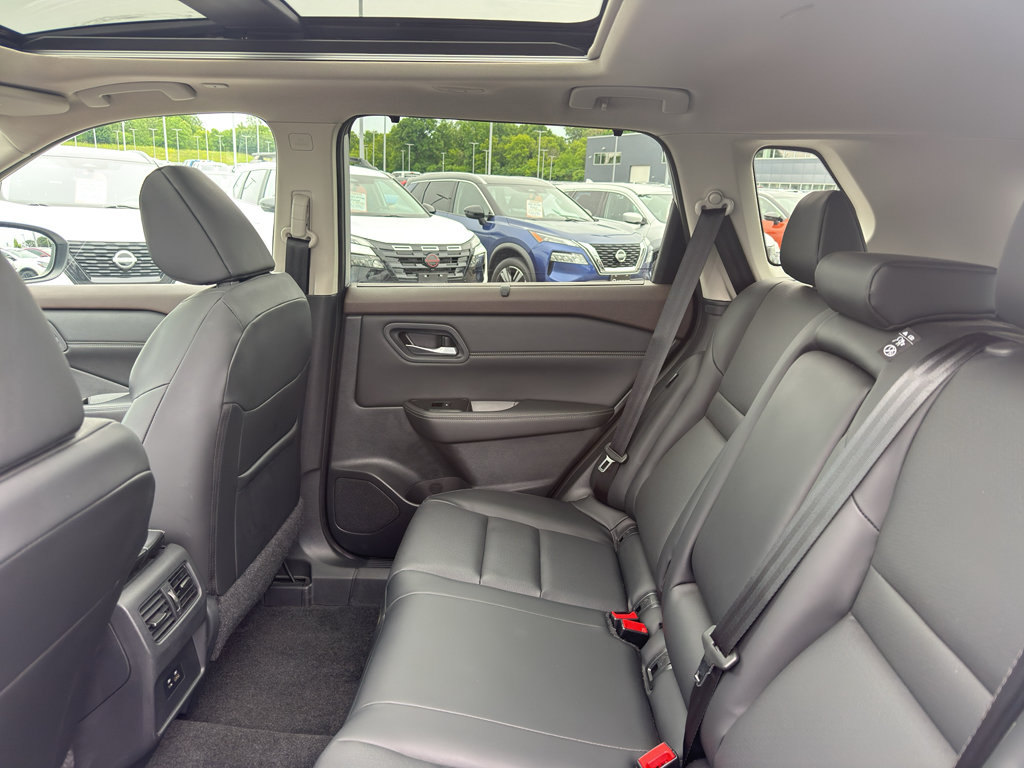 Certified 2023 Nissan Rogue SV w/ SV Premium B Package AWD/4WD image 33
