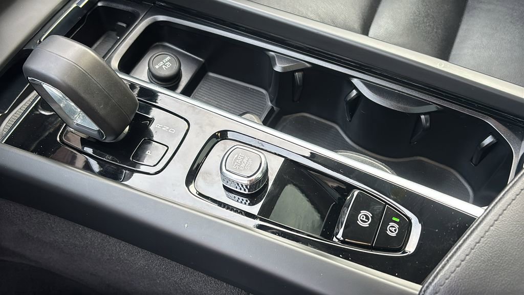 Certified 2024 Volvo XC60 B5 Core w/ Protection Package Premier image 21