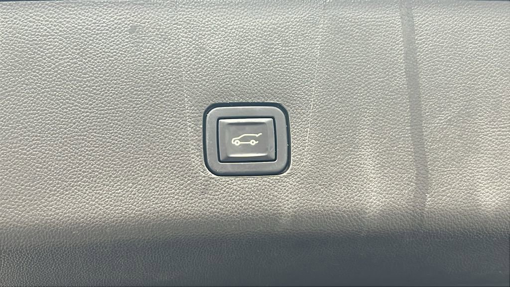 Used 2023 Chevrolet Traverse LT image 18