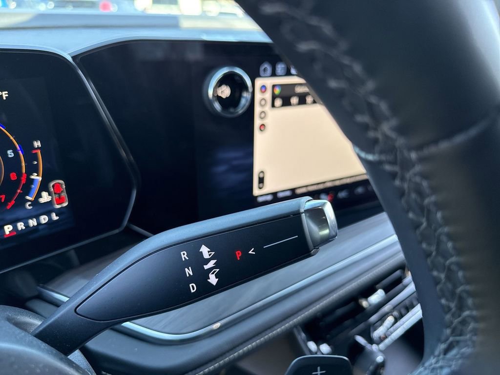 Used 2025 Chevrolet Suburban Premier image 17