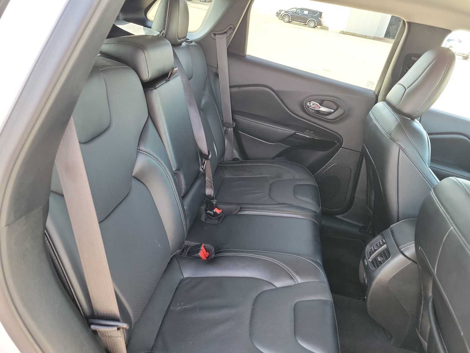 Used 2023 Jeep Cherokee Altitude Lux AWD/4WD image 17