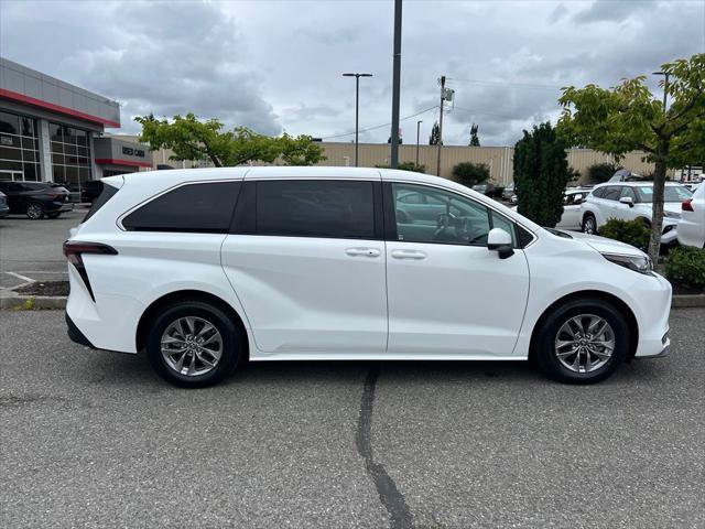 Certified 2023 Toyota Sienna LE FWD image 6