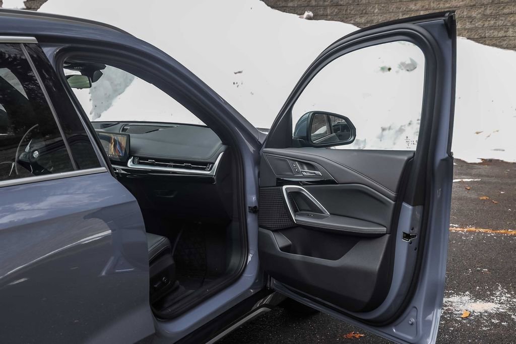 Used 2025 BMW X1 xDrive28i w/ Technology Package image 14