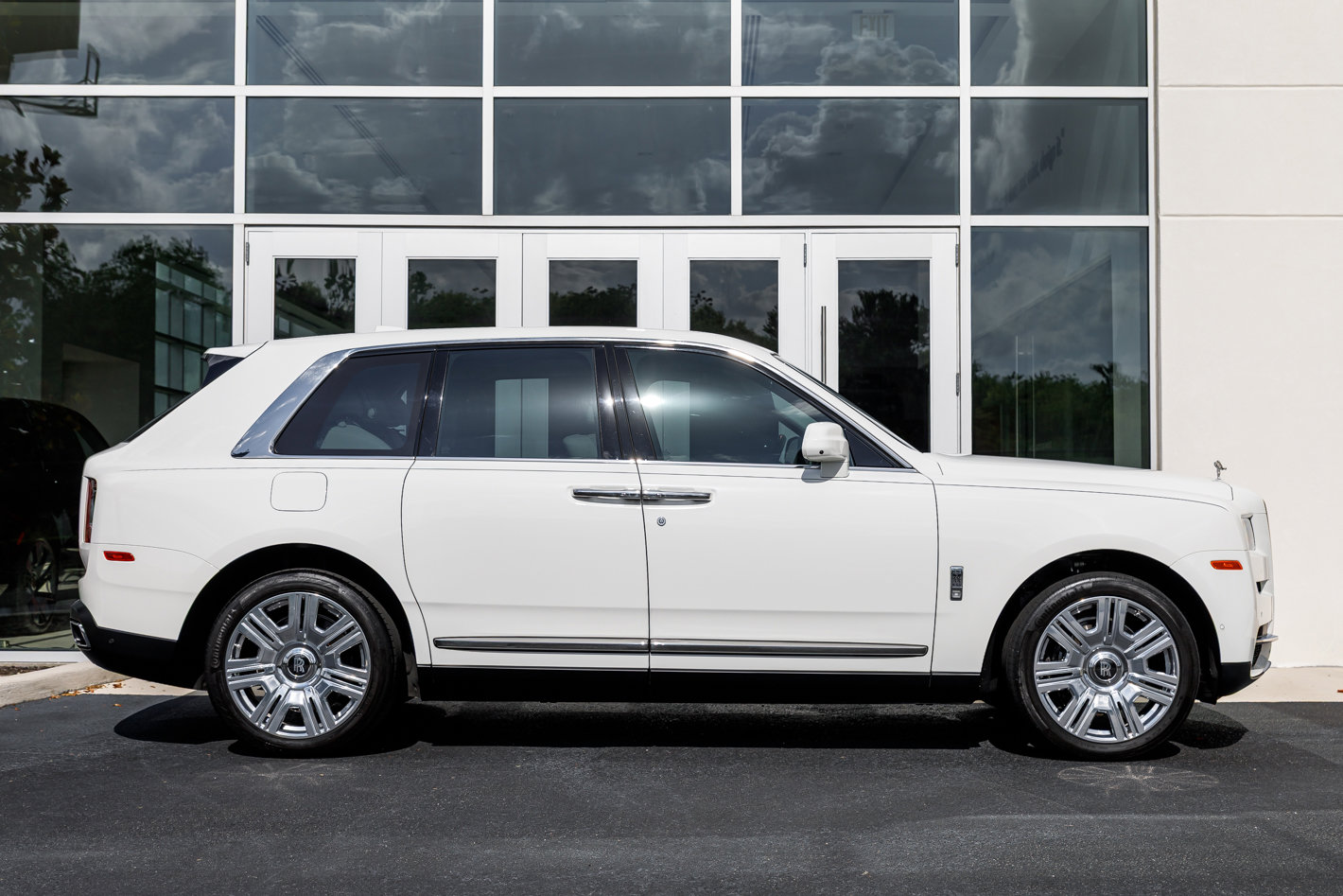 Used 2023 Rolls-Royce Cullinan AWD/4WD image 19