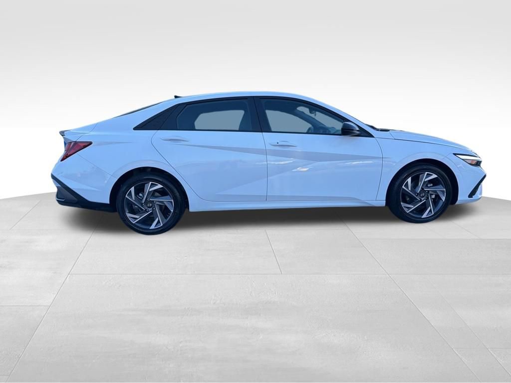 Used 2025 Hyundai Elantra Sport FWD image 7