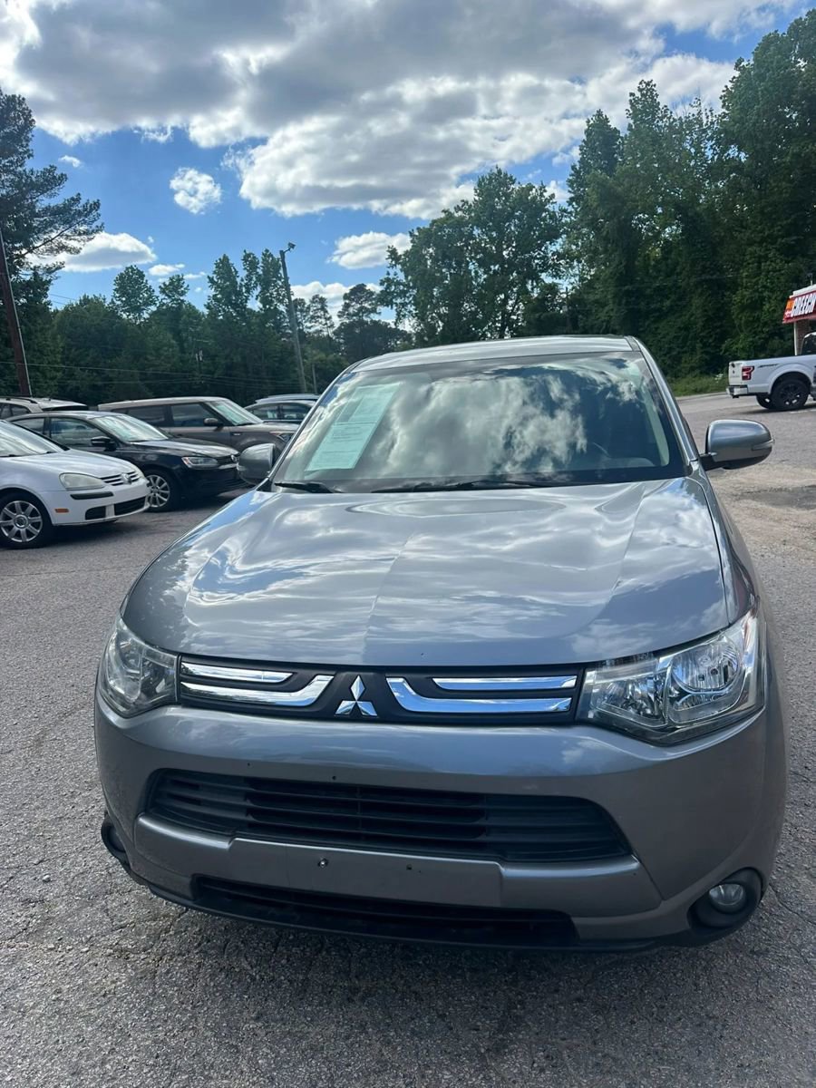 Used 2014 Mitsubishi Outlander SE AWD/4WD image 2